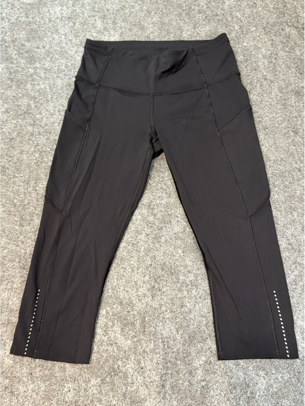 Lululemon Womens 6 Black Crop Leggings Reflective Dots Side Pockets Running